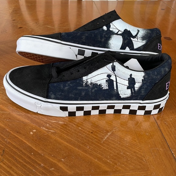 Men’s Vans Sneakers Old Skool The Exorcist Regan House of Terror Size 8.5 NEW - Picture 1 of 7